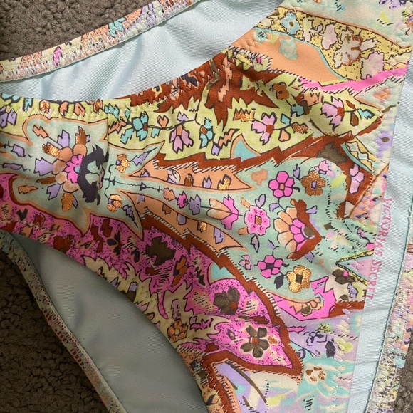 VS Bikini - Picture 14 of 16